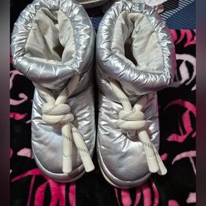 Ugg Silver Puffy